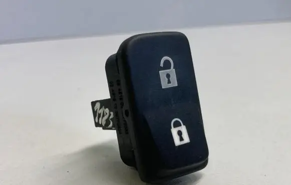 Volvo V50 Central locking switch button 30773333 30773334 65832