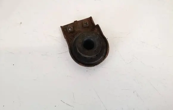 Radiator mount bracket