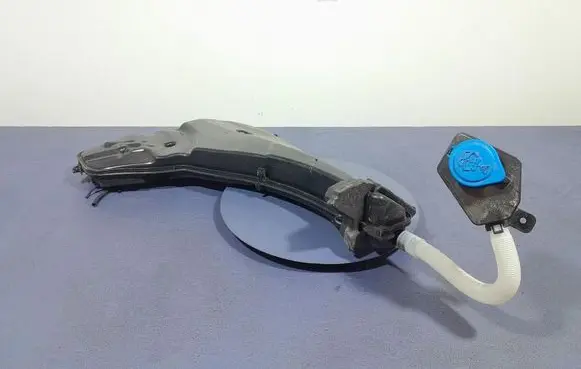 BMW X3 E83 Windshield washer fluid reservoir/tank 7947500