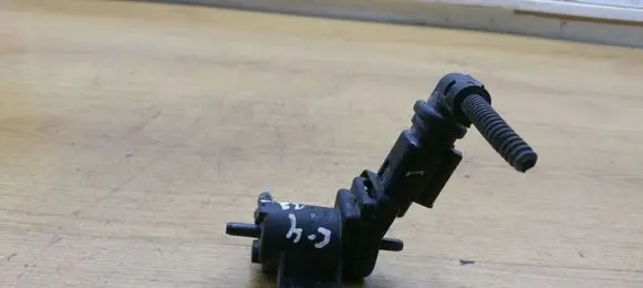 Citroen C4 II Vacuum valve 9688124580