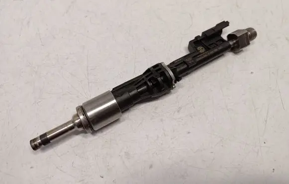 BMW 5 F10 F11 Fuel injector 13537568607