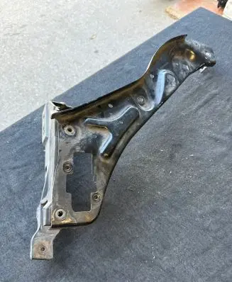 Mercedes-Benz E W212 Headlight/headlamp mounting bracket 212620021