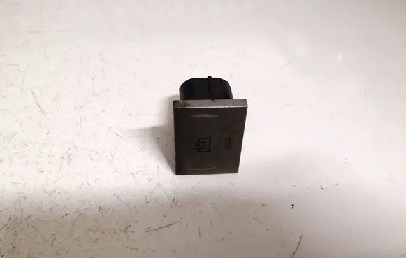 Ford Focus Windscreen/window heater switch 8v4t18c621ab