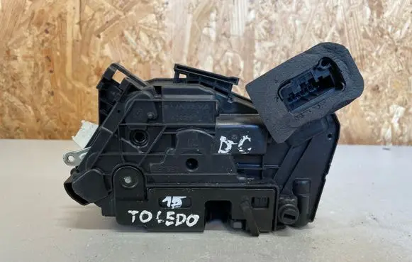Seat Toledo IV (NH) Rear door lock 5E0839016