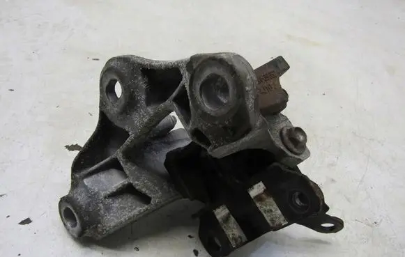 Mazda CX-3 Gearbox mounting bracket DB2W-39082