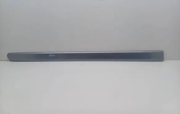 Opel Zafira B Front door trim (molding) 13137773