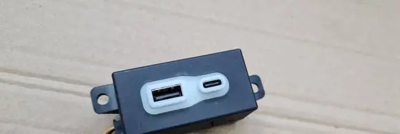 Chrysler Pacifica USB socket connector 