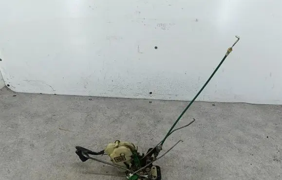 KIA Sorento Front door lock 