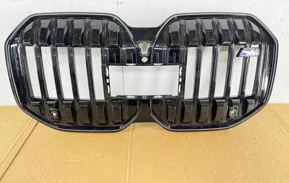 BMW 7 G70 Front bumper upper radiator grill 5A883A8