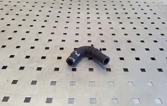 Volkswagen PASSAT B8 Engine coolant pipe/hose 04L121058A