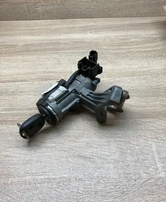 Toyota Corolla E120 E130 Ignition lock 45020024 8978302020