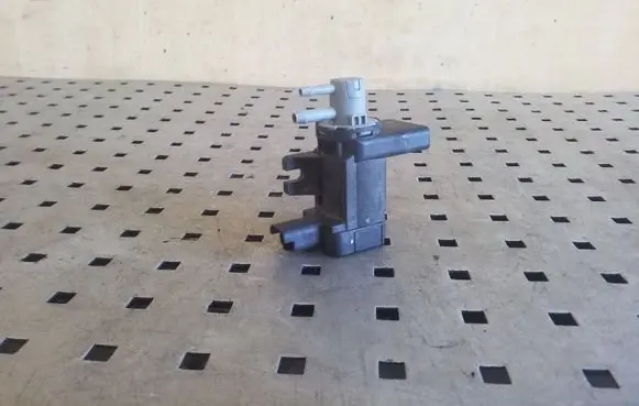 Volvo XC90 Turbo solenoid valve 31430880