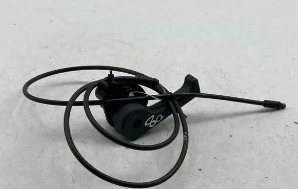 Hyundai i30 Engine bonnet (hood) release handle