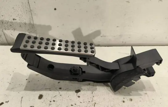 Mercedes-Benz E W211 Accelerator throttle pedal A2113010001 5183