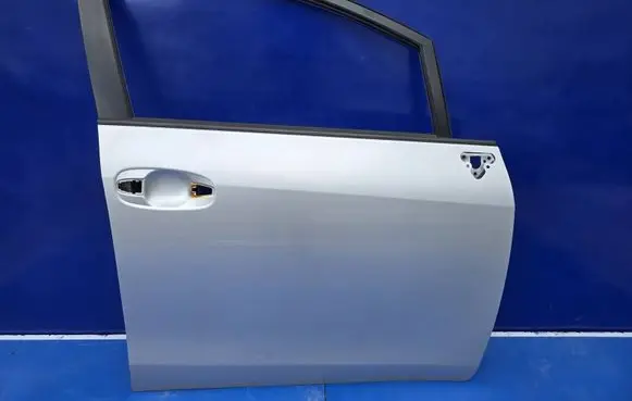 Toyota Verso Front door