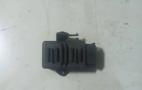 Volkswagen PASSAT B6 Seat heating relay 1K0959772