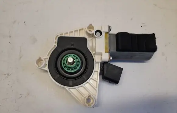 Mercedes-Benz CLA C117 X117 W117 Front door window regulator motor 0536010604