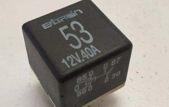 Volkswagen PASSAT B5.5 Other relay 141951253B