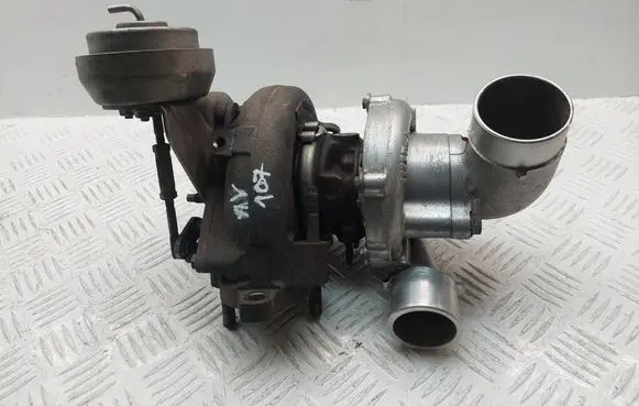 Toyota Avensis T250 Turbo 172010R022 0802080016 0802080017