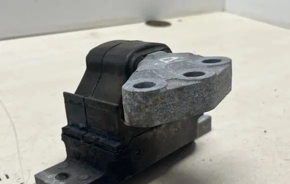 Opel Insignia A Engine mount bracket 2107721