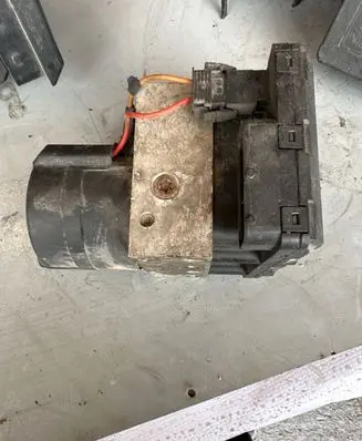 Volkswagen Golf IV ABS Pump 3A0907379