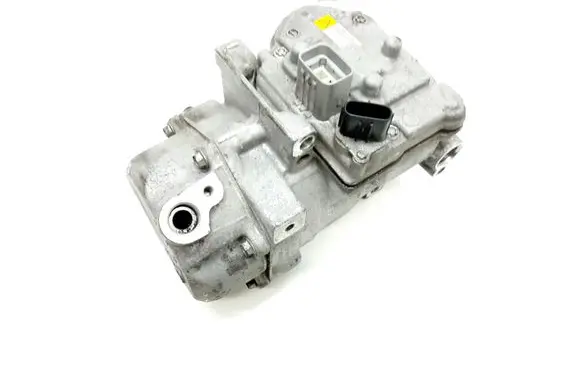 Toyota RAV 4 (XA40) Air conditioning (A/C) compressor (pump) 0422000533