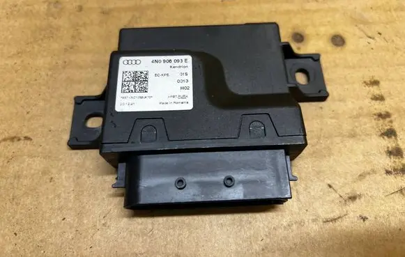 Audi A8 S8 D5 Fuel injection pump control unit/module 4N0906093E