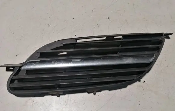 Nissan Almera Tino Front grill 62330BU00