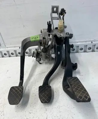Audi A4 S4 B5 8D Pedal assembly 8D1721117E