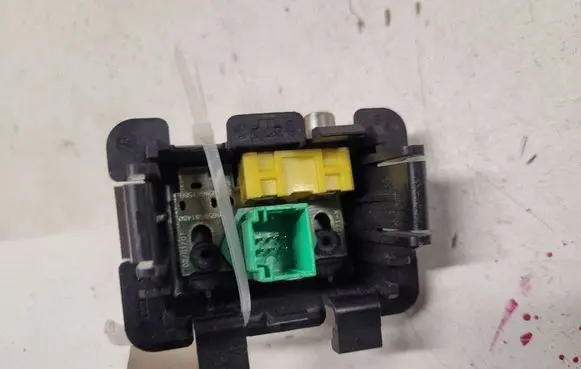Peugeot 308 AUX in-socket connector