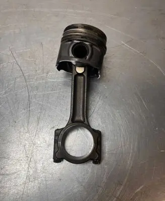 Renault Megane III Piston with connecting rod 7657