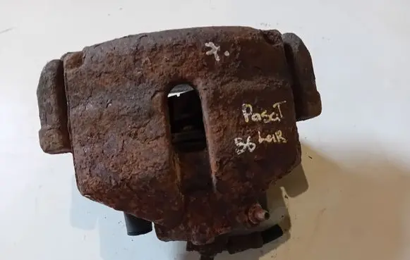 Volkswagen PASSAT B6 Front brake caliper 11819000671