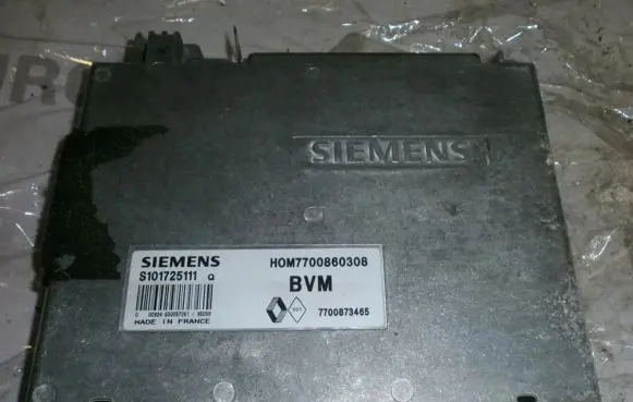 Renault Laguna I Engine control unit/module S101725111Q HOM7700860308