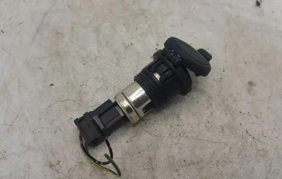 Nissan X-Trail T30 12 V Socket (front) NOCODE