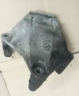 Opel Astra H Engine mounting bracket 13226751