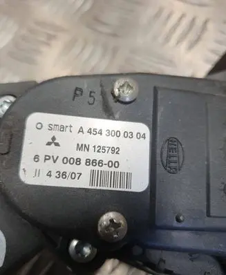 Mitsubishi Colt Accelerator throttle pedal A4543000304 6PV00886600 MN125792