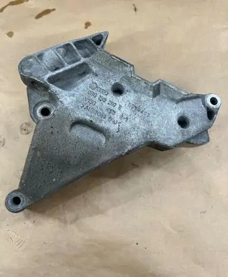 Volkswagen Transporter - Caravelle T5 Engine mounting bracket 03G199207E