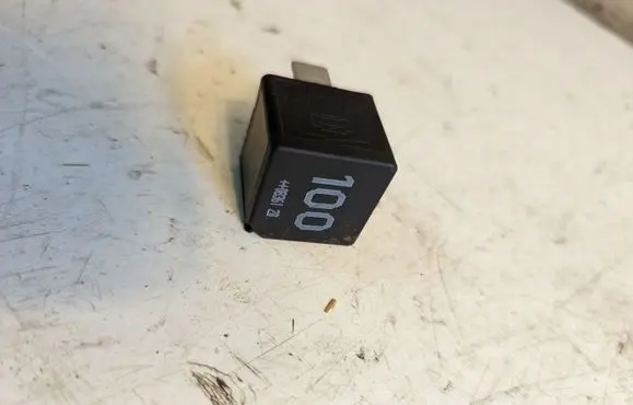 Volkswagen PASSAT CC Other relay 7M0951253