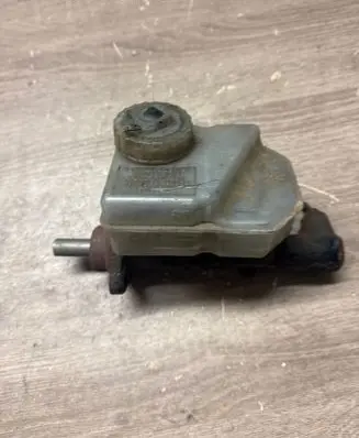BMW 3 E30 Clutch master cylinder 3350881491