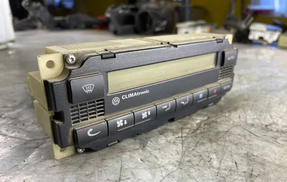 Volkswagen PASSAT B5 Climate control unit 3b1907044a 5hb00761702