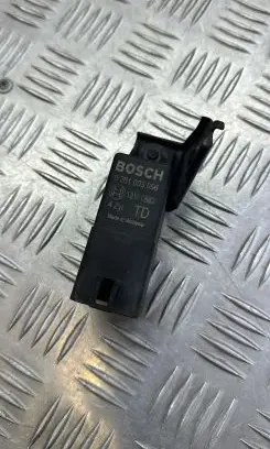 Honda CR-V Glow plug pre-heat relay 0281003056