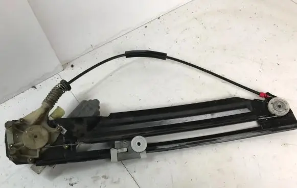 BMW 5 E39 Rear door window regulator motor 67628360511 9030144 E007006001A