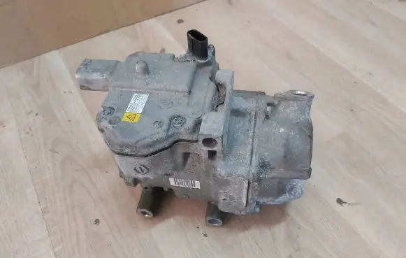 Toyota Yaris Air conditioning (A/C) compressor (pump) 042200-1501