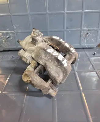 Mercedes-Benz E W211 Rear brake caliper A2205453028