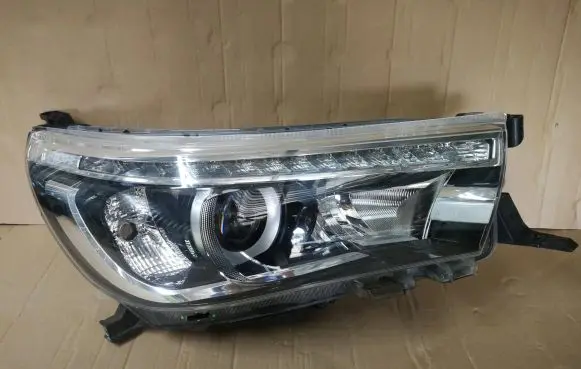 Toyota Hilux VIII Headlight/headlamp 0K-56
