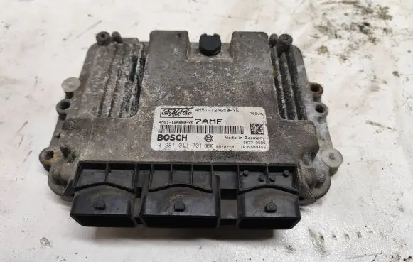 Ford Focus Engine control unit/module 4M5112A650YE 0281011701