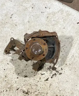 Rear wheel hub spindle/knuckle
