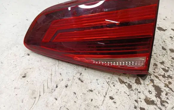 Volkswagen Golf VII Tailgate rear/tail lights 5G0945094AG L90124375