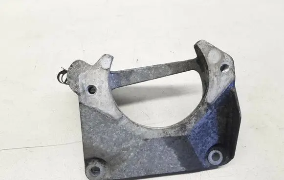 BMW 5 E60 E61 Engine mounting bracket 6761117