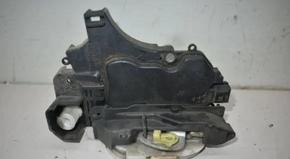 Mitsubishi Colt Front door lock